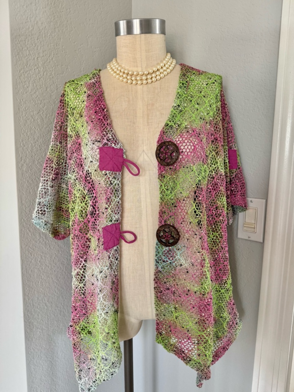 Coconut Shell Button Open-Knit Pink & Green Women's Top 1X - Picture 10 of 10
